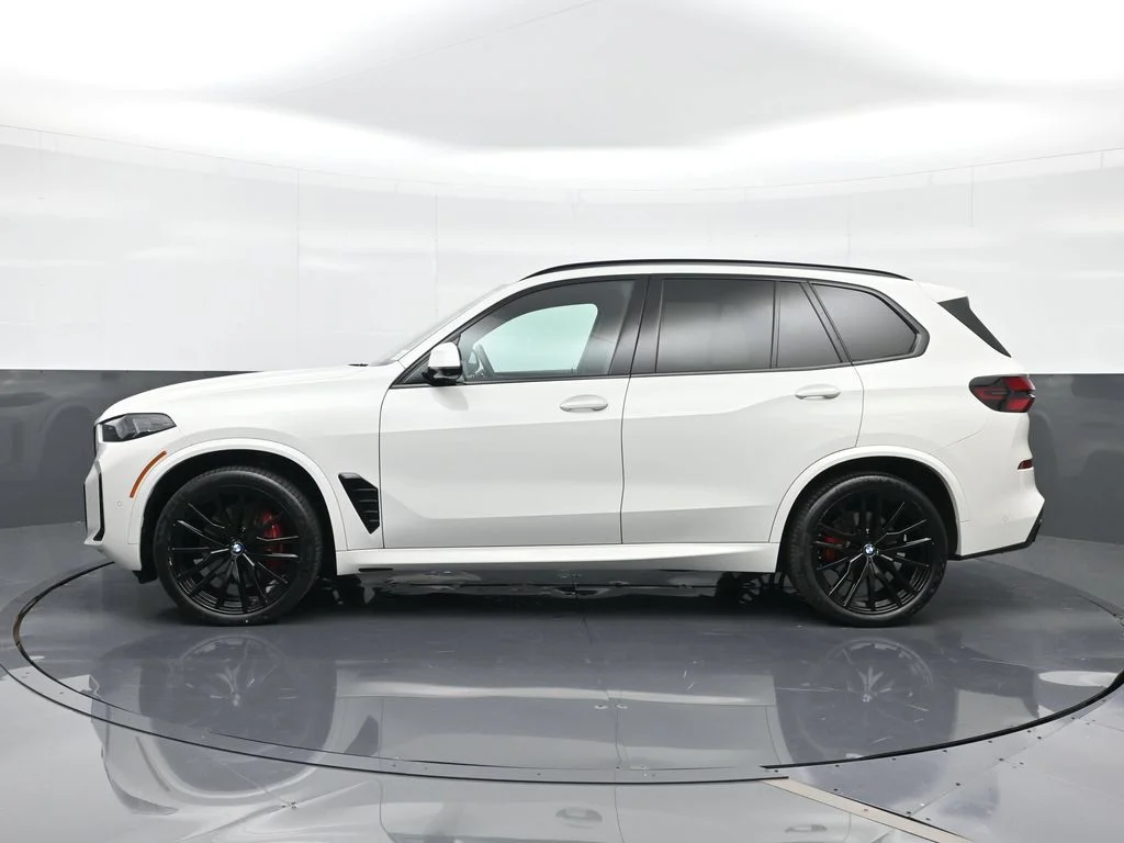 Used 2024 White BMW sDrive40i image 5