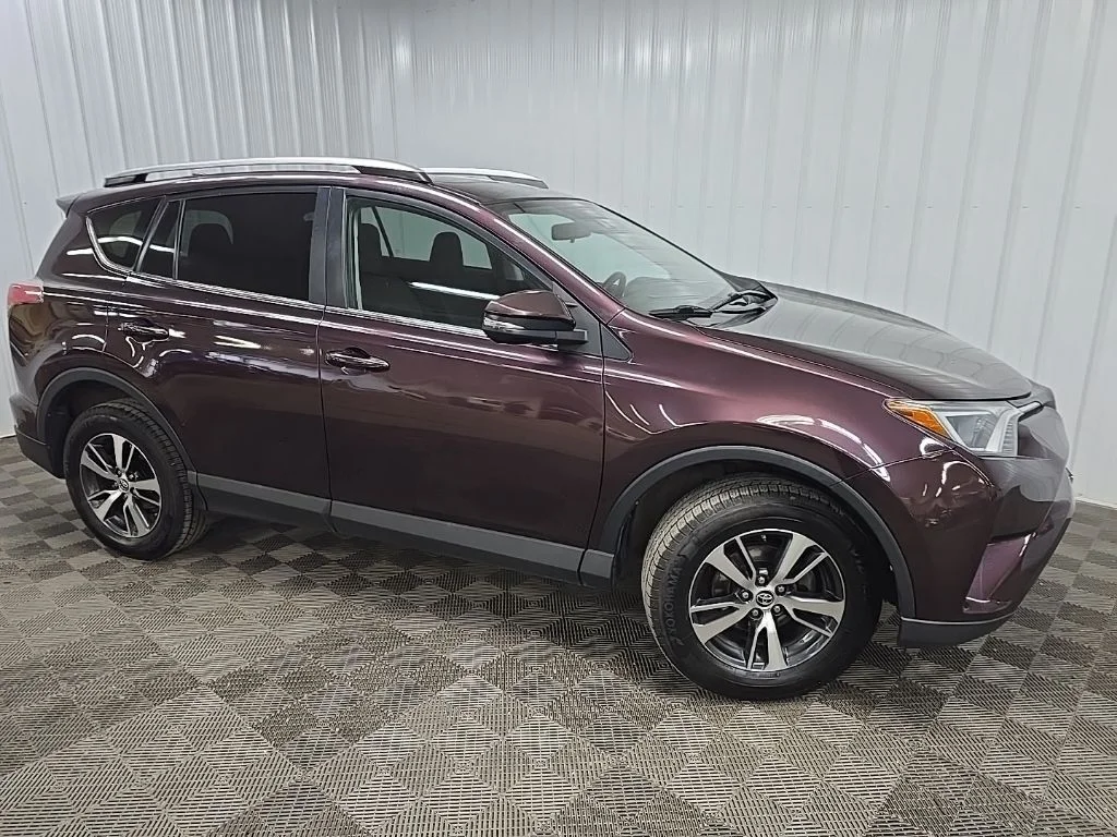 Used 2018 Black Toyota XLE image 1