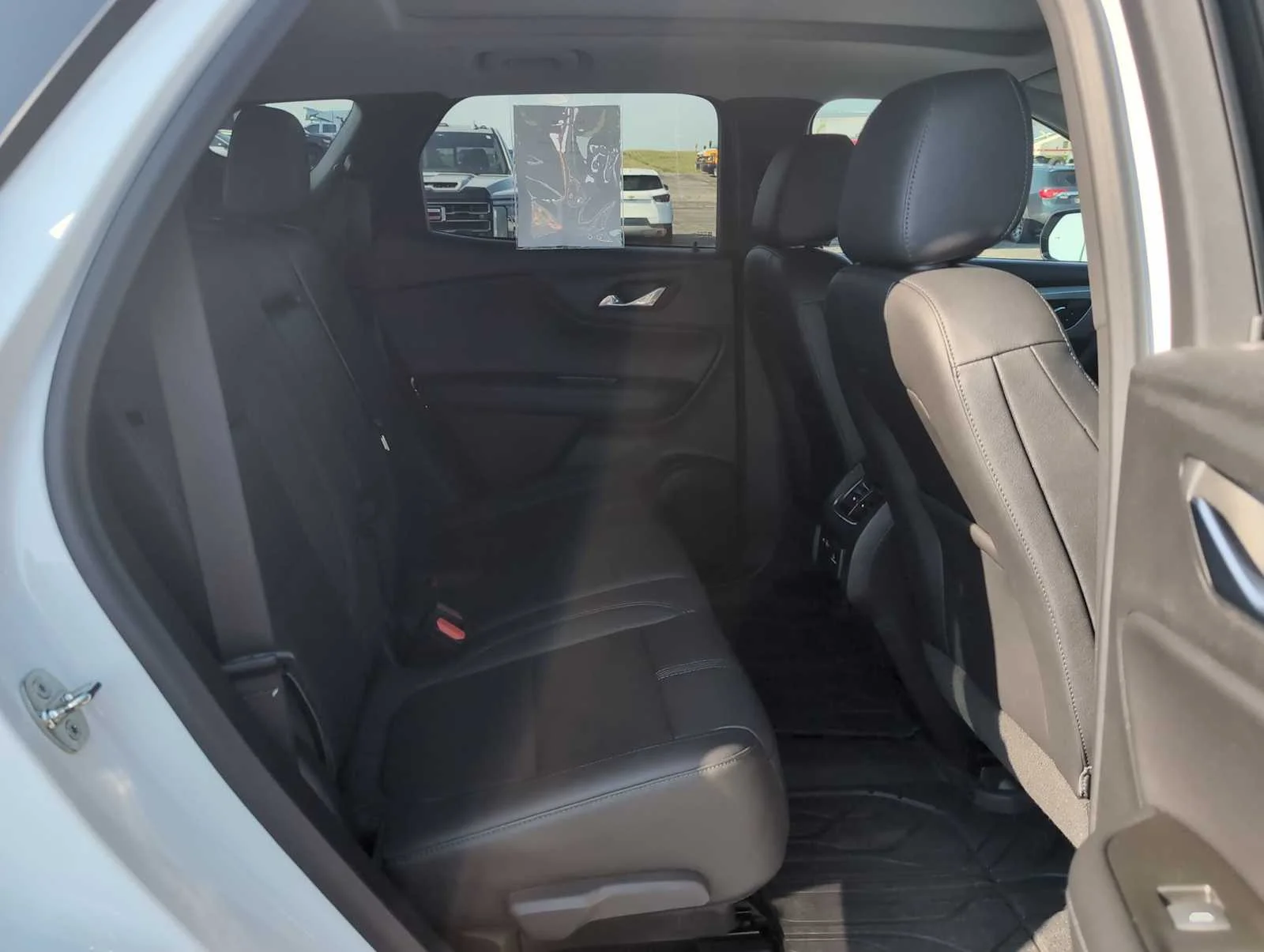 Used 2022 SUMMIT WHITE Chevrolet LT image 28