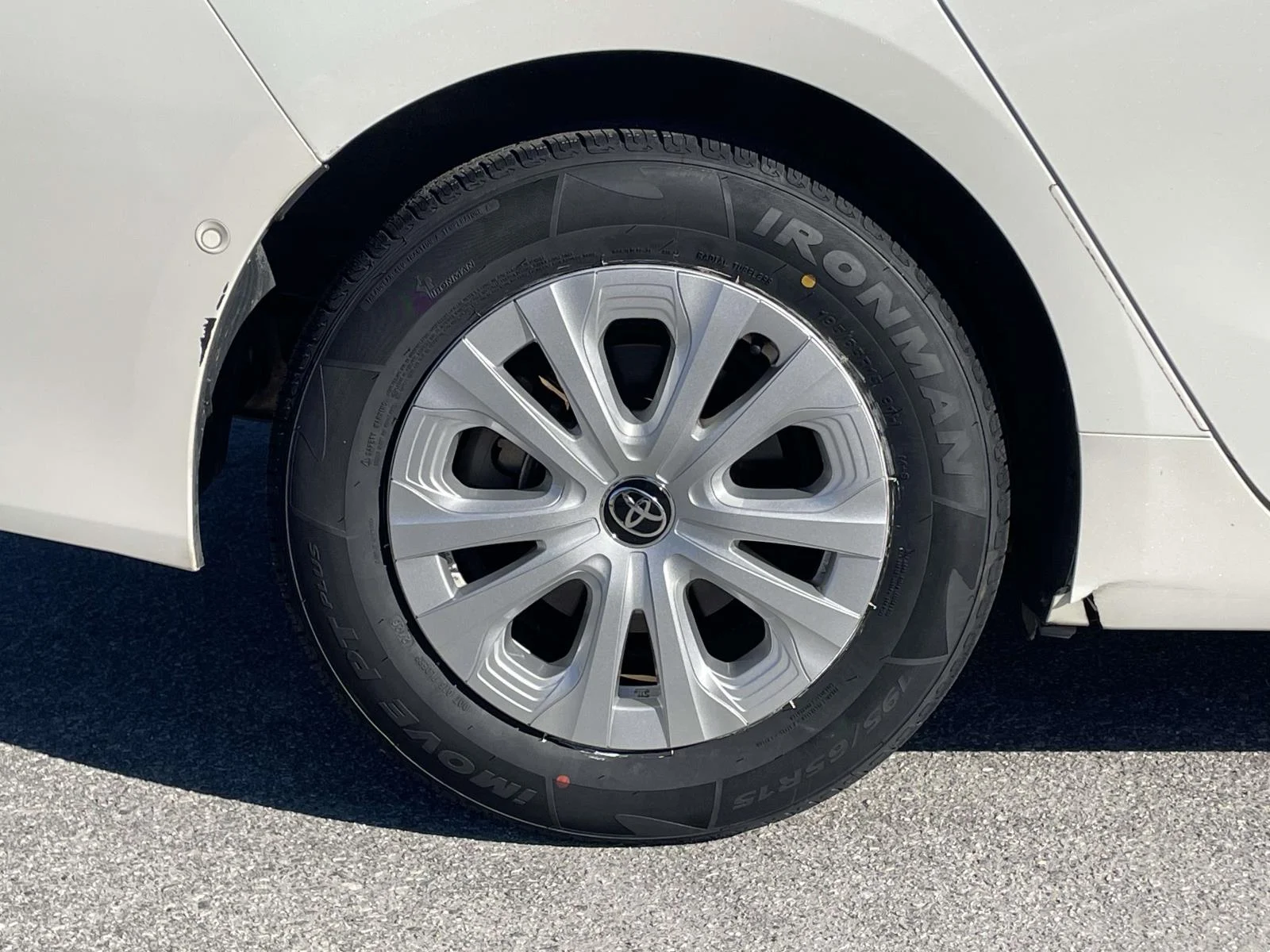 Used 2019 Blizzard Pearl Toyota LE image 30