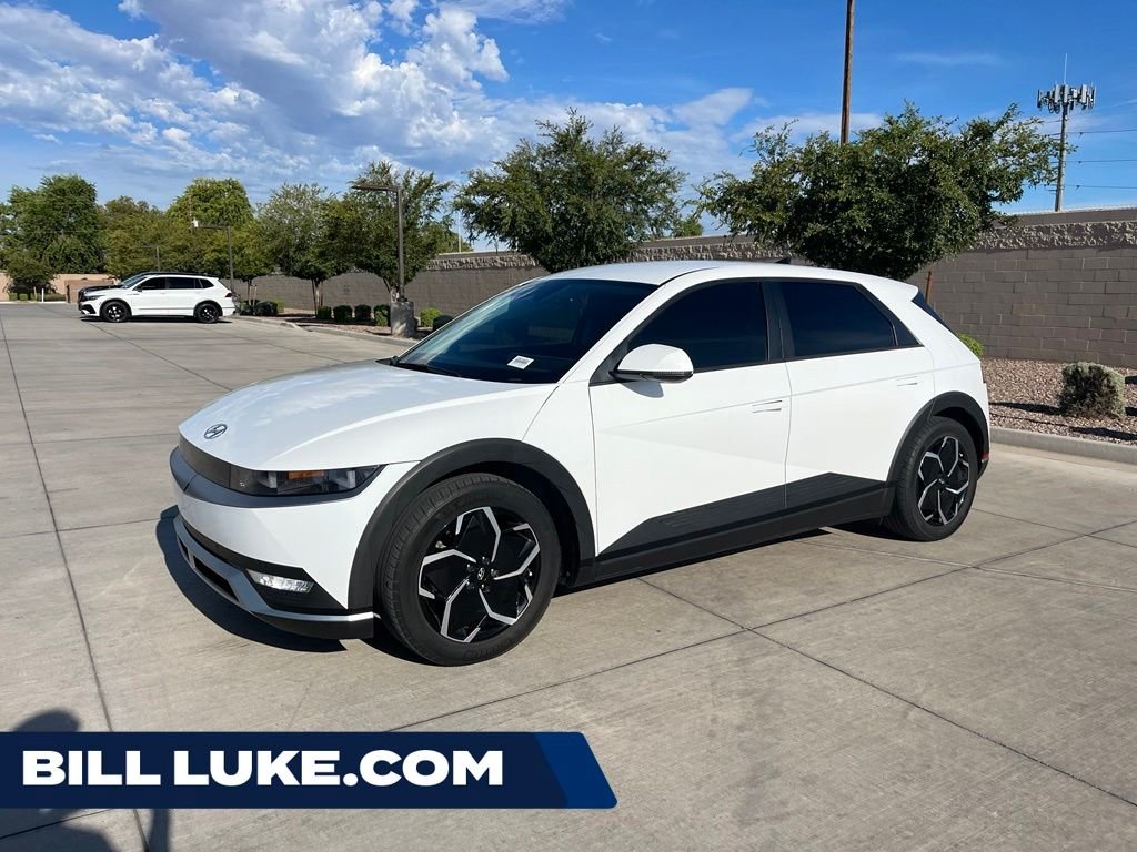 Used 2023 White Hyundai SEL image 1