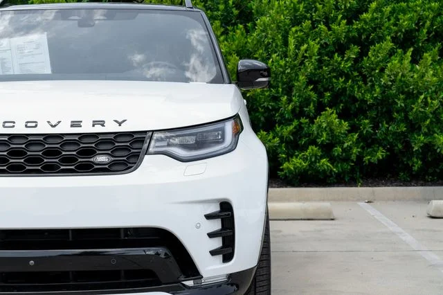 Used 2025 White Land Rover Dynamic SE image 56