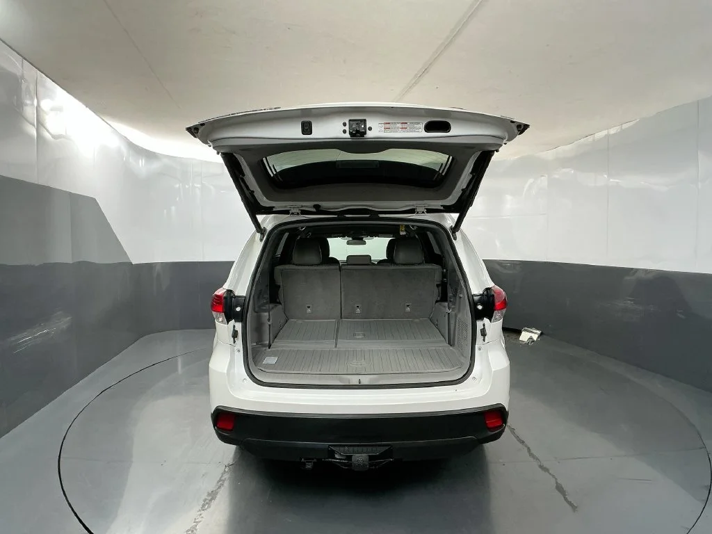 Used 2019 Blizzard Pearl Toyota LE Plus image 30