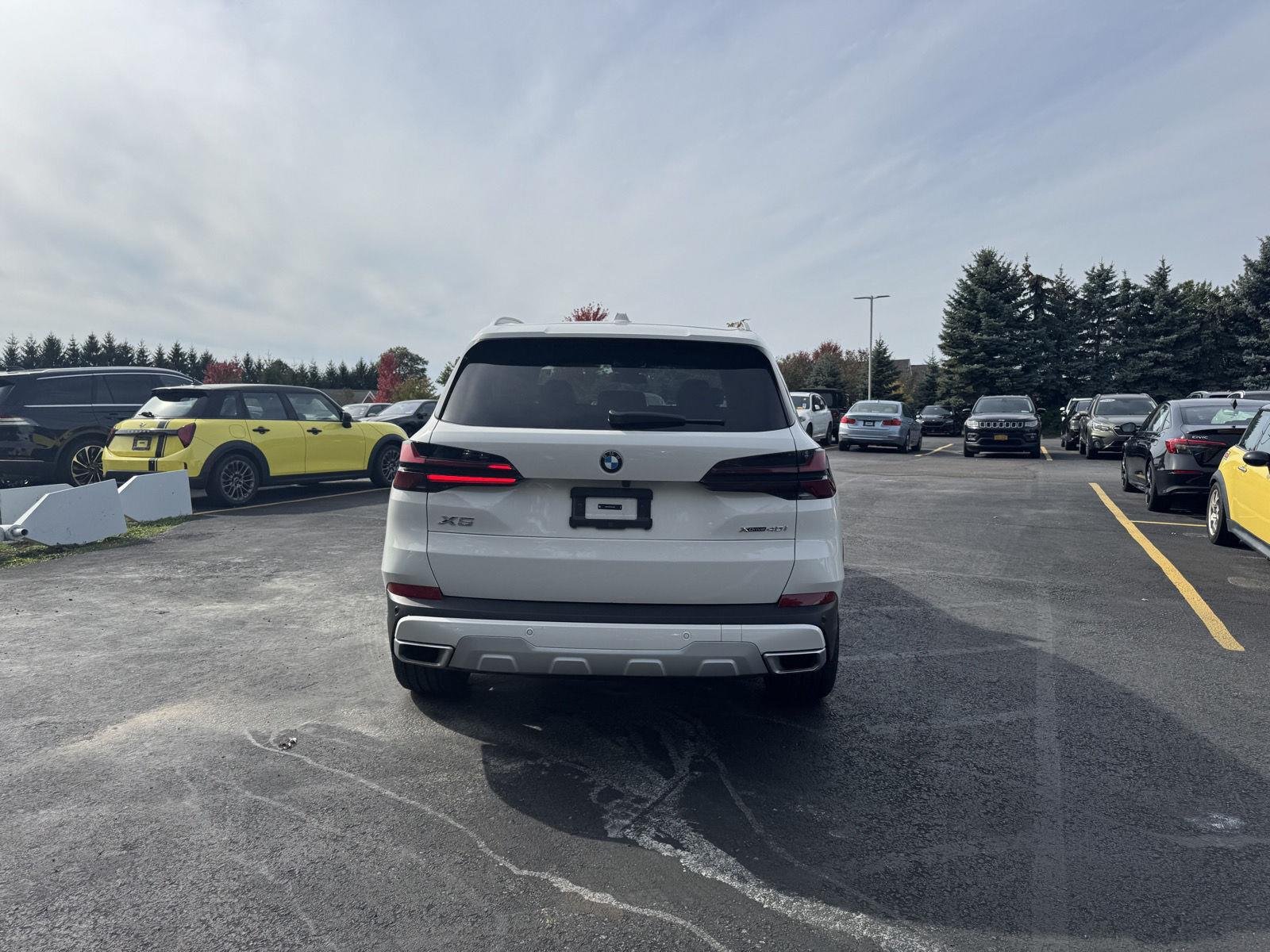 New 2026 Alpine White BMW xDrive40i image 4