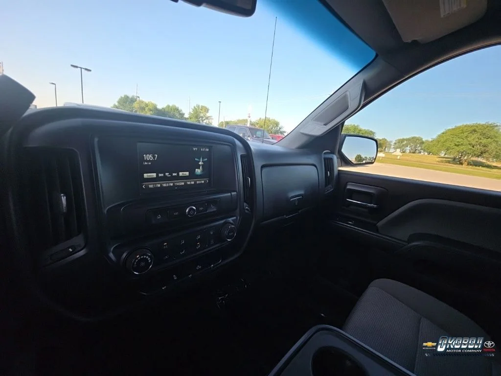 Used 2018 Black Chevrolet Custom image 15