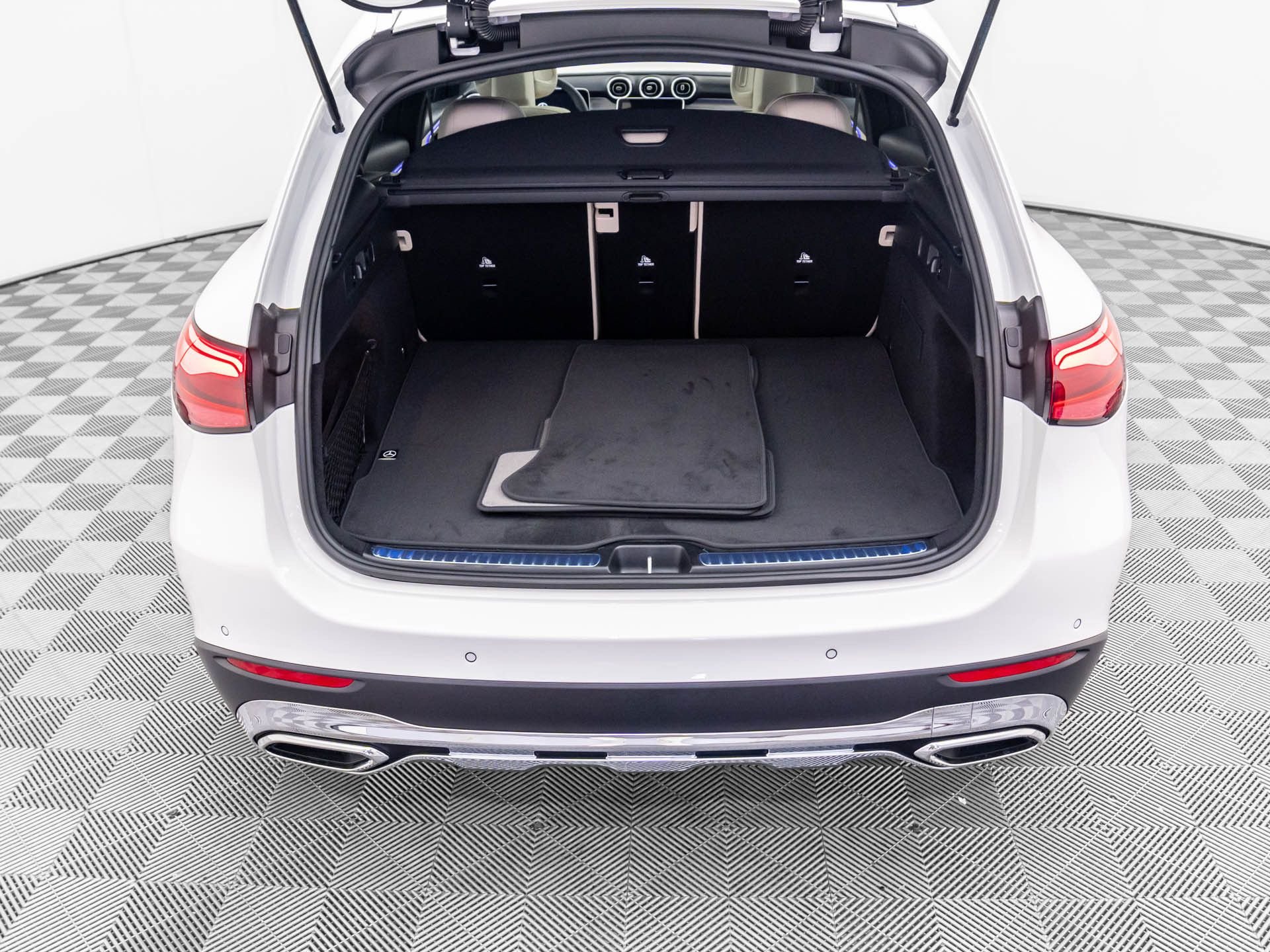 New 2026 Polar White Mercedes-Benz GLC 300 image 29