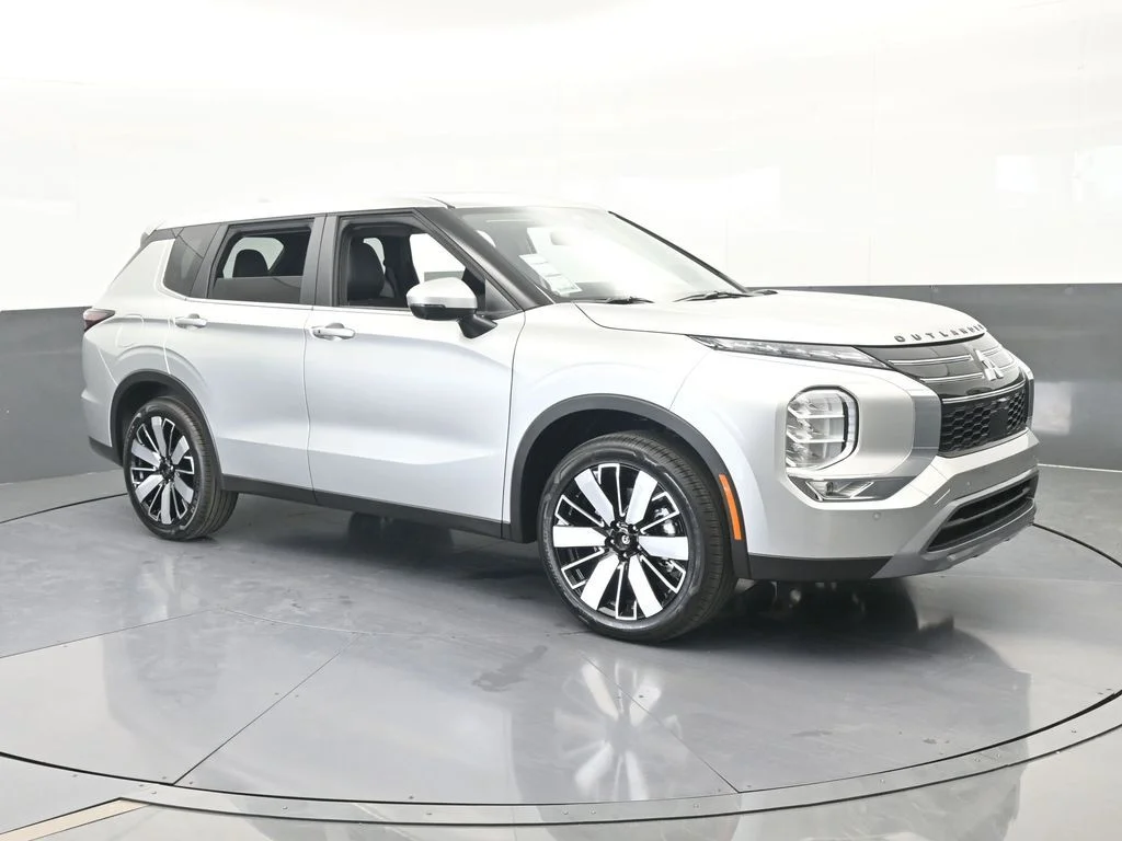 New 2026 Silver Alloy Mitsubishi SE image 8