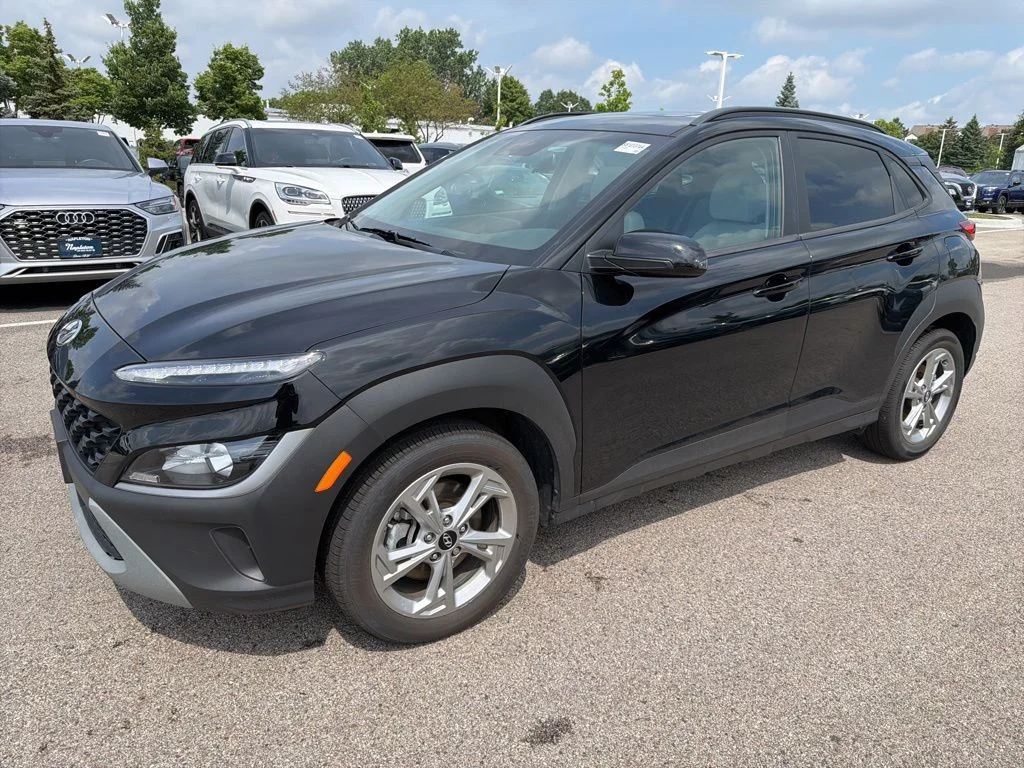 Used 2023 Black Hyundai SEL image 4