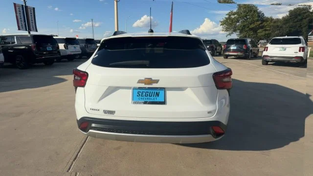 Certified Used 2025 Summit White Chevrolet LT image 7