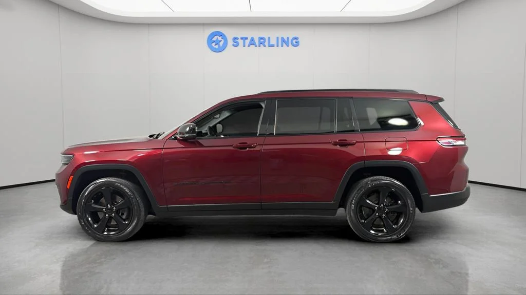 Used 2022 Red Jeep Altitude 4x2 image 3