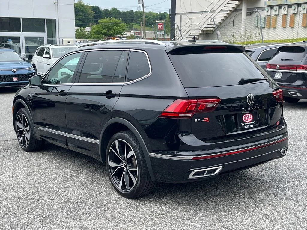 Used 2023 Black Volkswagen 2.0T SEL R-Line image 4