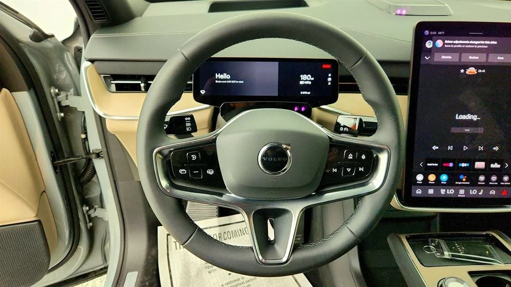 Used 2025 Vapour Grey Metallic Volvo Twin Motor Ultra 7-Seater image 13