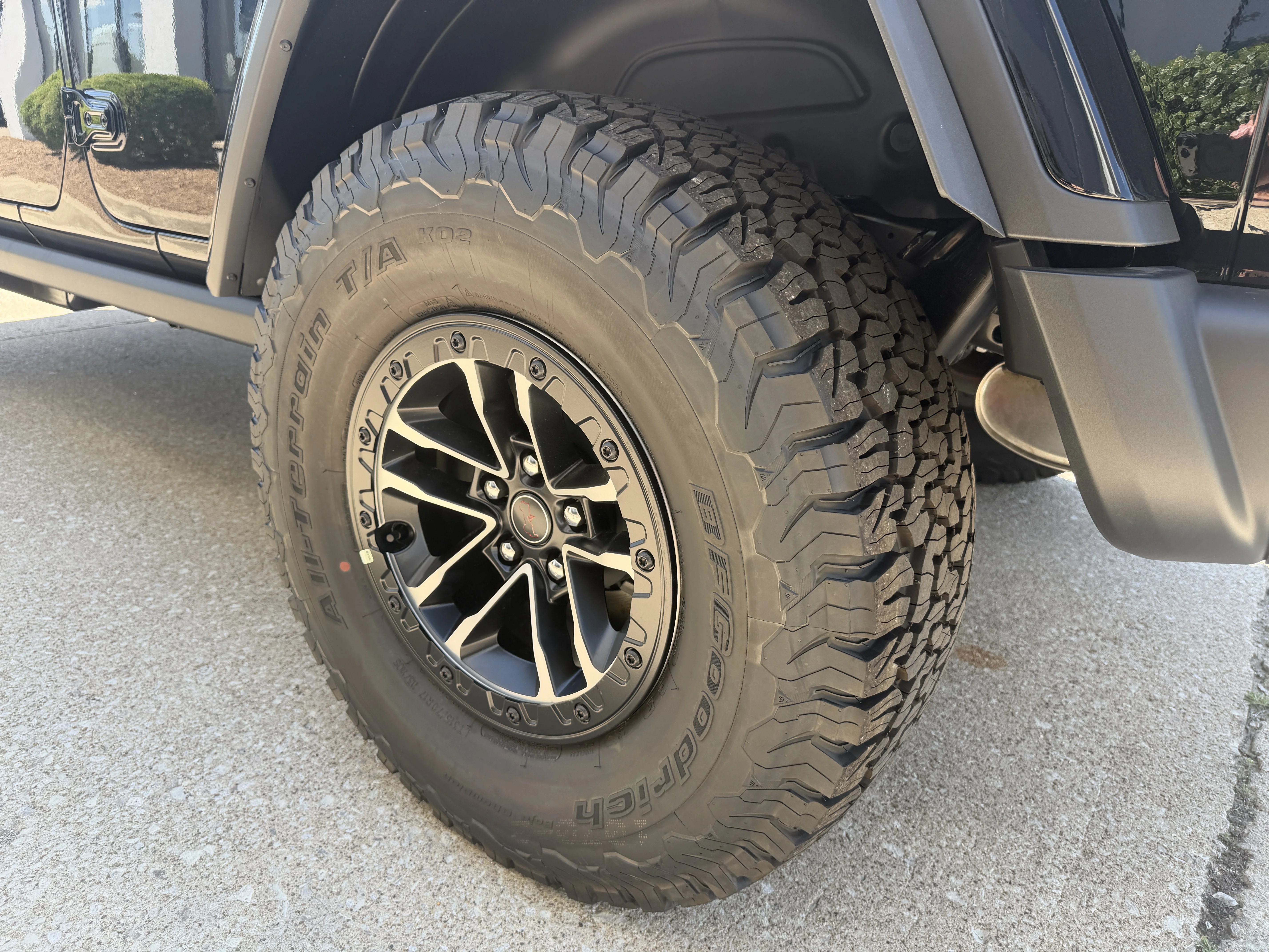 New 2026 Black Clear-Coat Exterior Paint Jeep Rubicon X image 14
