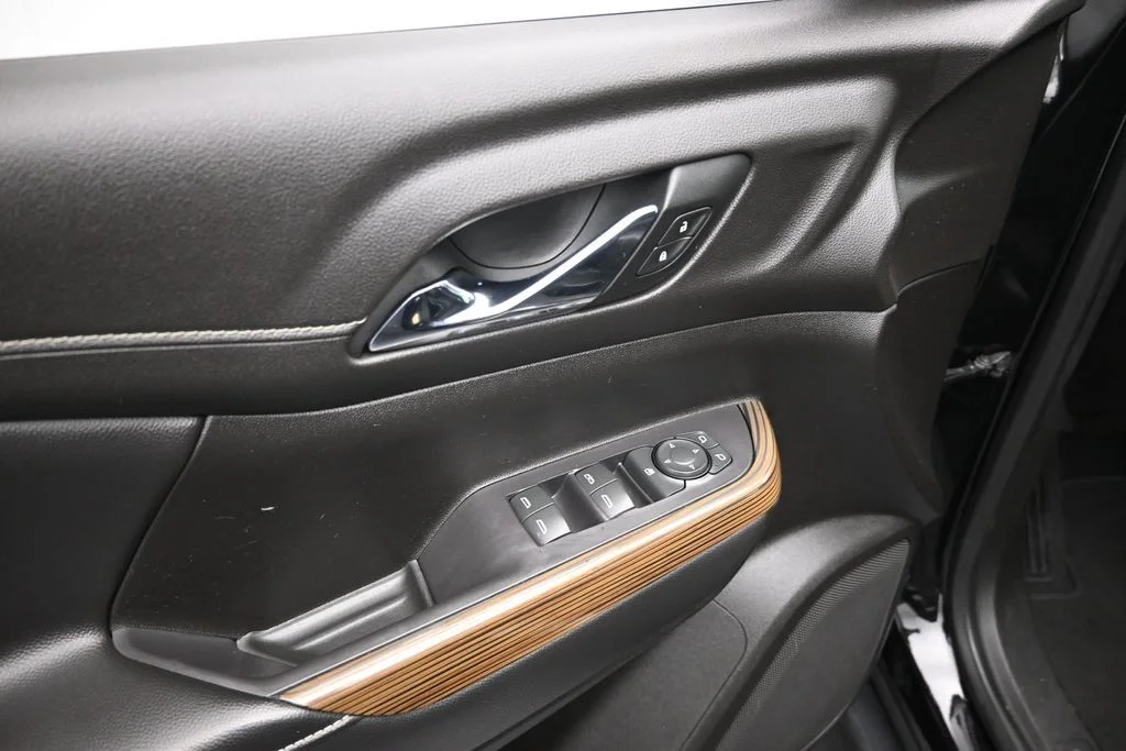 Used 2022 Black GMC SLE image 10