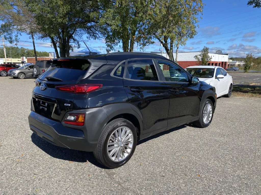 Used 2021 Black Hyundai SEL image 3
