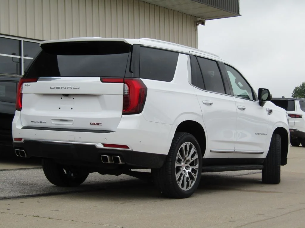 Used 2025 White GMC Denali image 3