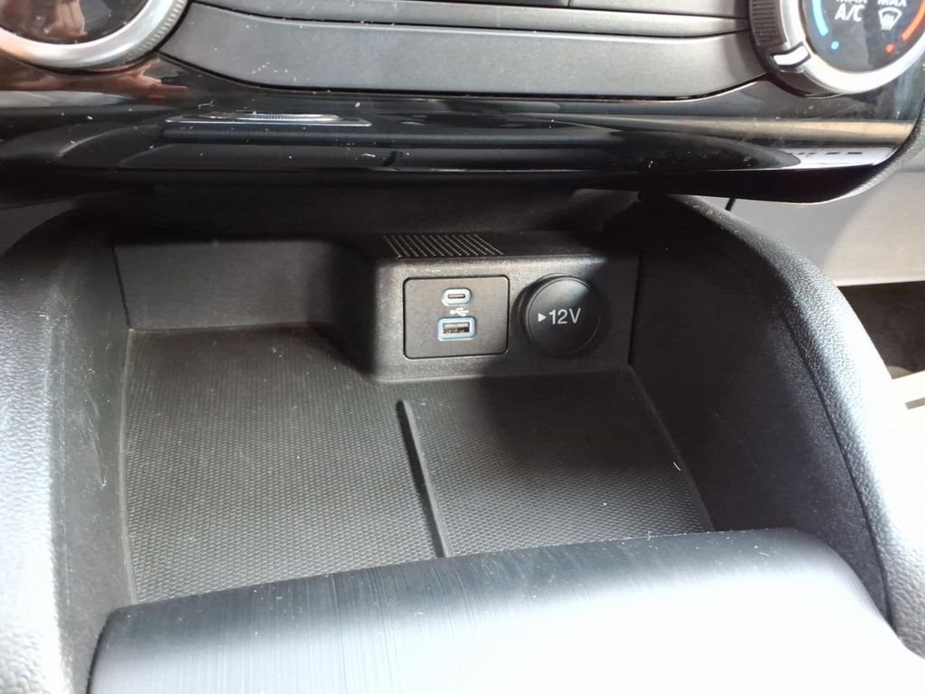 Used 2022 Oxford White Ford S image 17