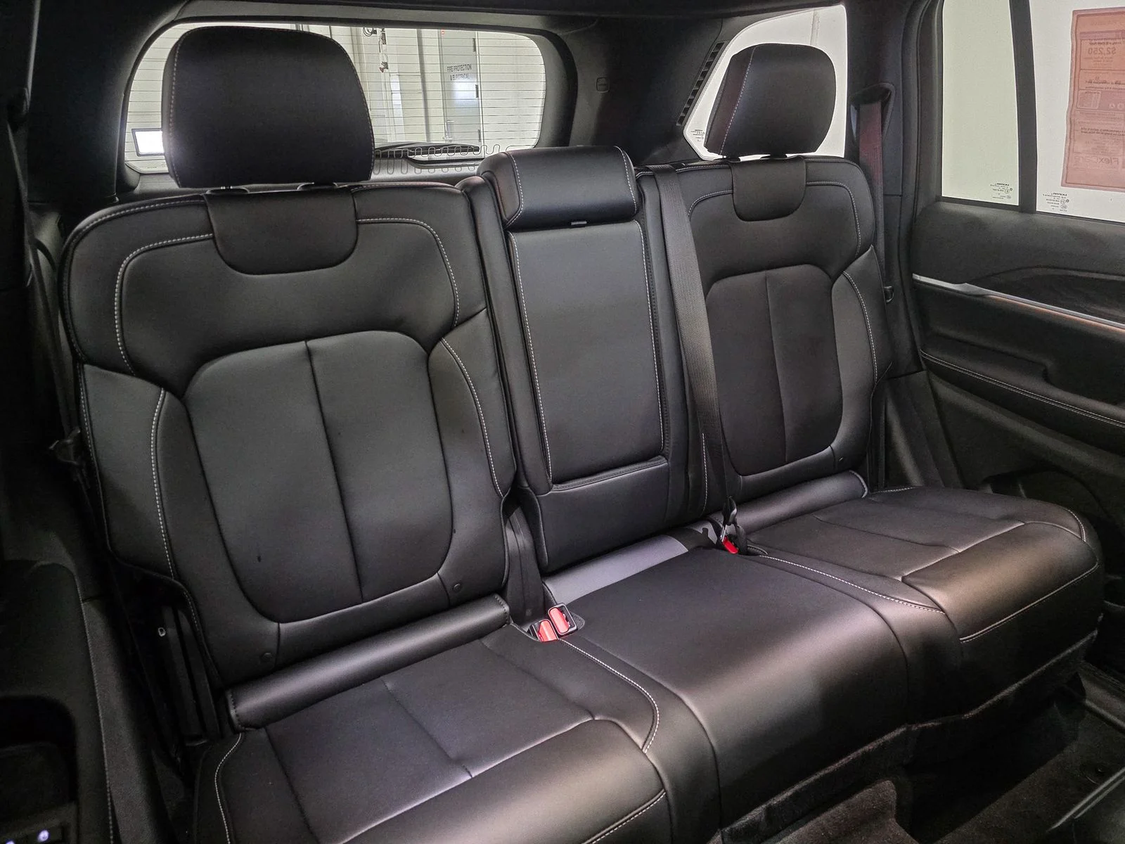 New 2026 Diamond Black Crystal Pearl-Coat Exterior Paint Jeep Limited image 21