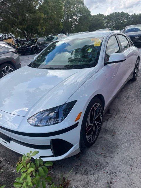 Used 2023 White Hyundai SEL image 2