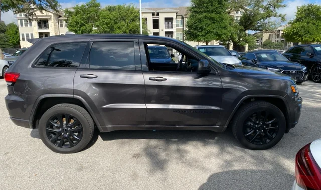 Used 2019 Gray Jeep Altitude image 6