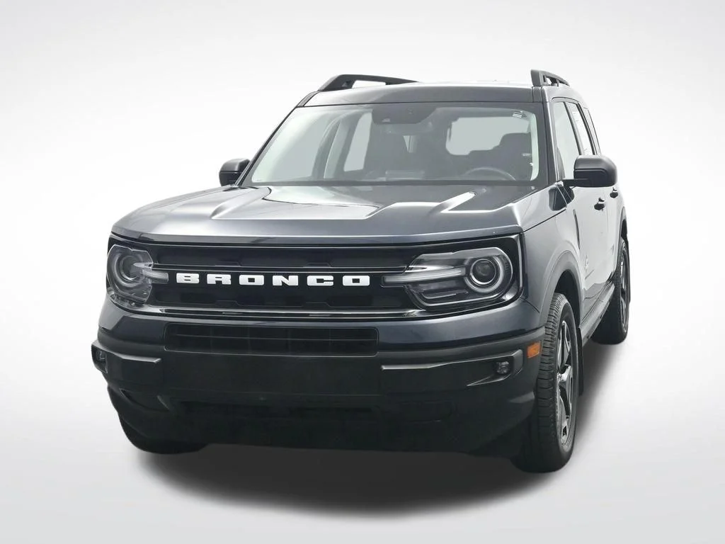 Used 2022 Blue Metallic Ford Outer Banks image 2