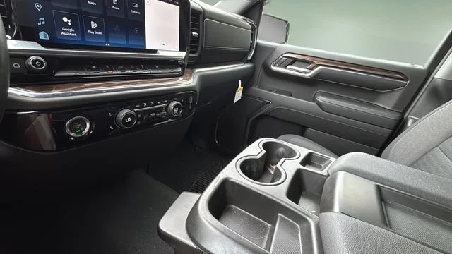 Used 2024 Sterling Gray Metallic Chevrolet LT (2FL) image 14