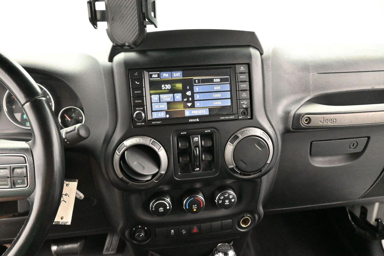 Used 2015 Bright White Clearcoat Jeep Sport image 20