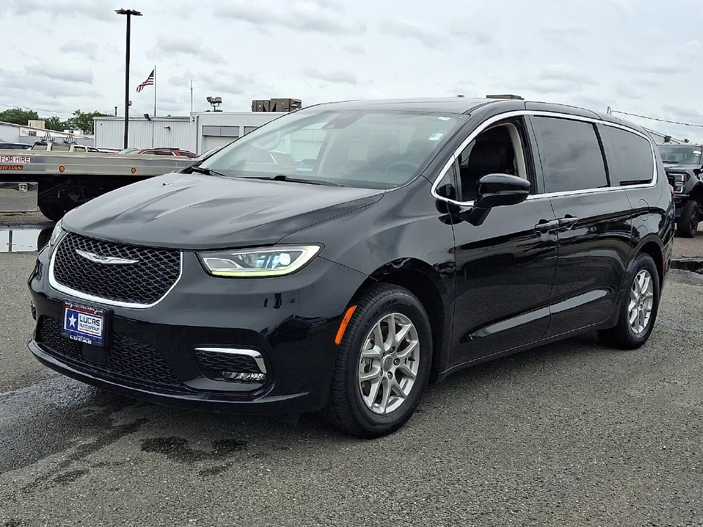 Used 2024 Diamond Black C Chrysler Touring L image 6