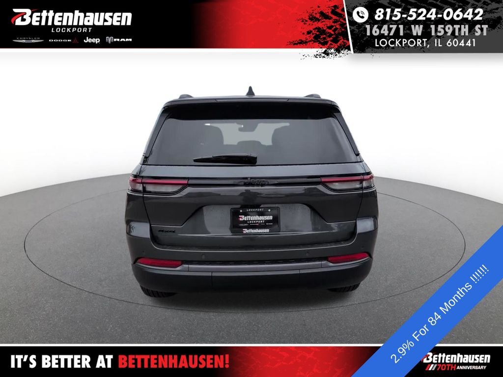 New 2026 Baltic Gray Metallic Clear-Coat Exterior Paint Jeep Laredo Altitude image 7