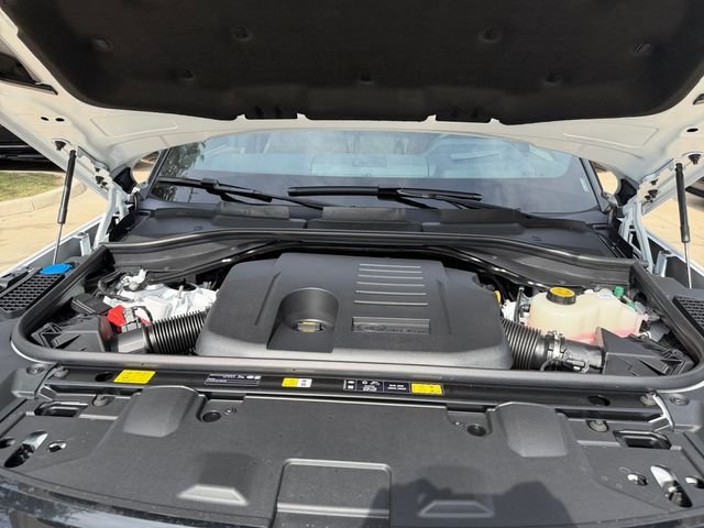 New 2026 Fuji White Land Rover SE image 19