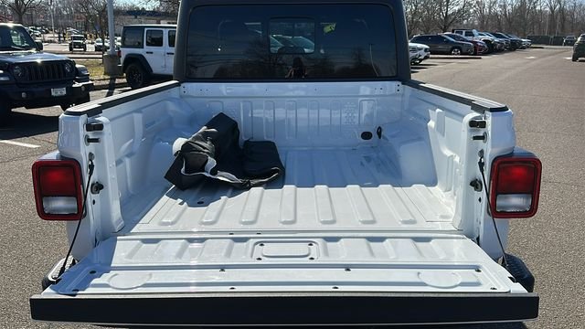 Used 2023 White Jeep Willys image 24