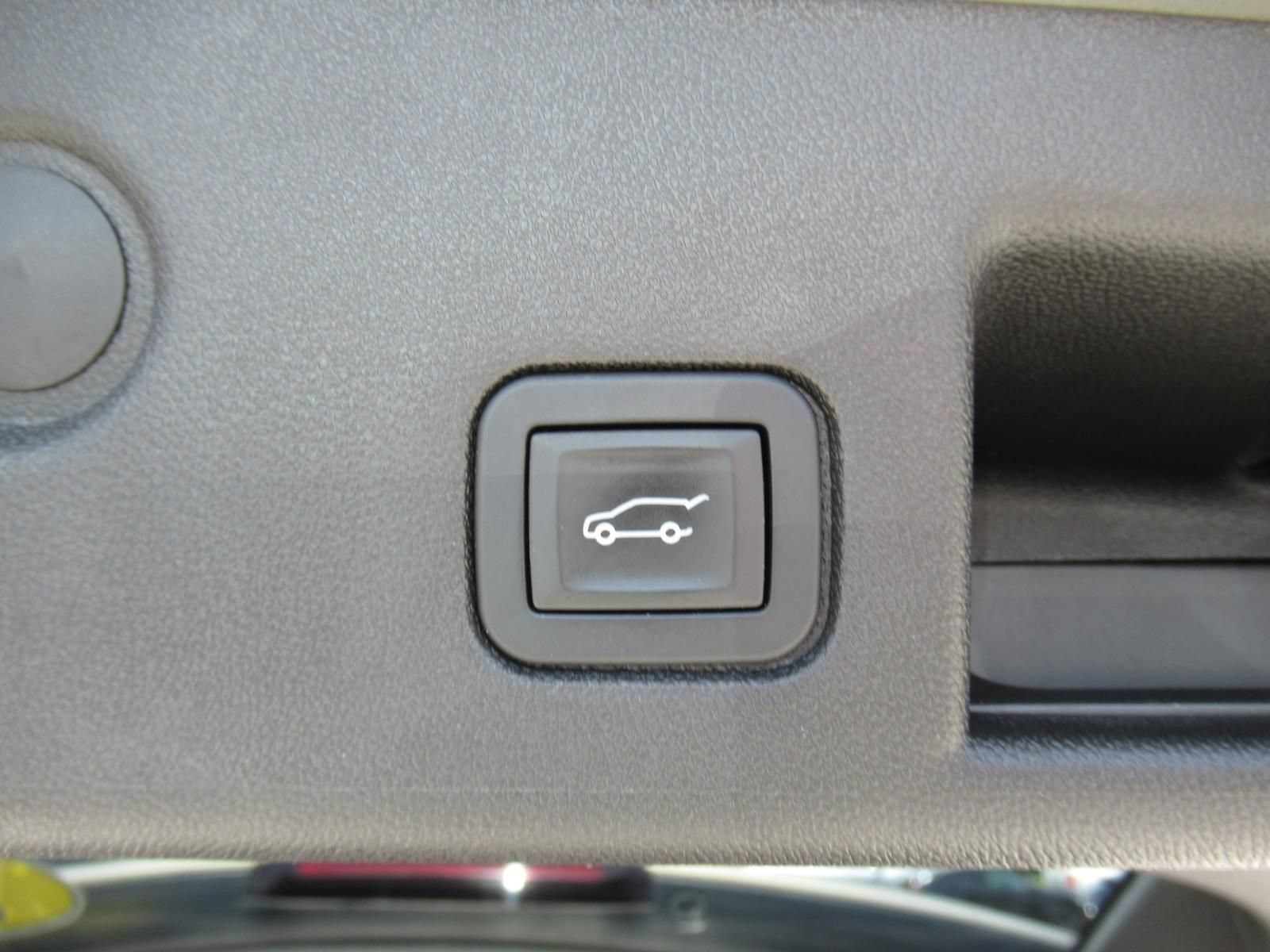 Used 2018 PEPPERDUST METALLIC Chevrolet LT image 34