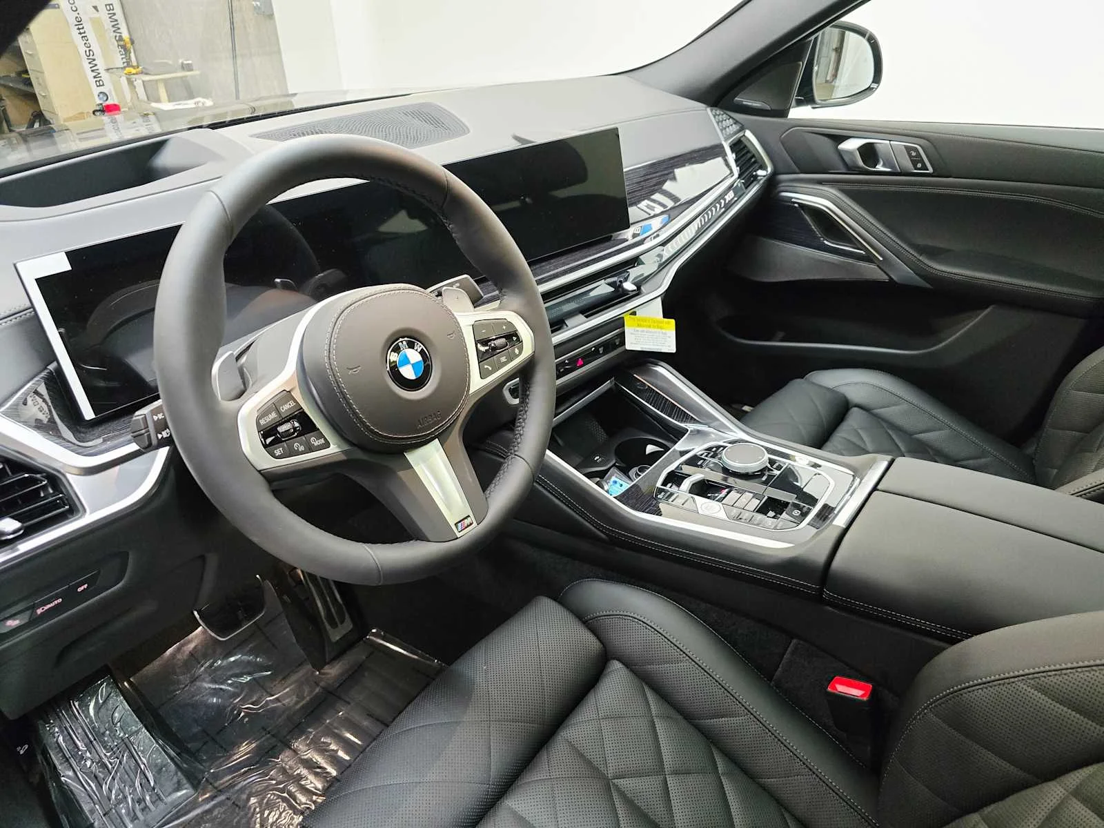 New 2026 Carbon Black Metallic BMW xDrive40i image 2