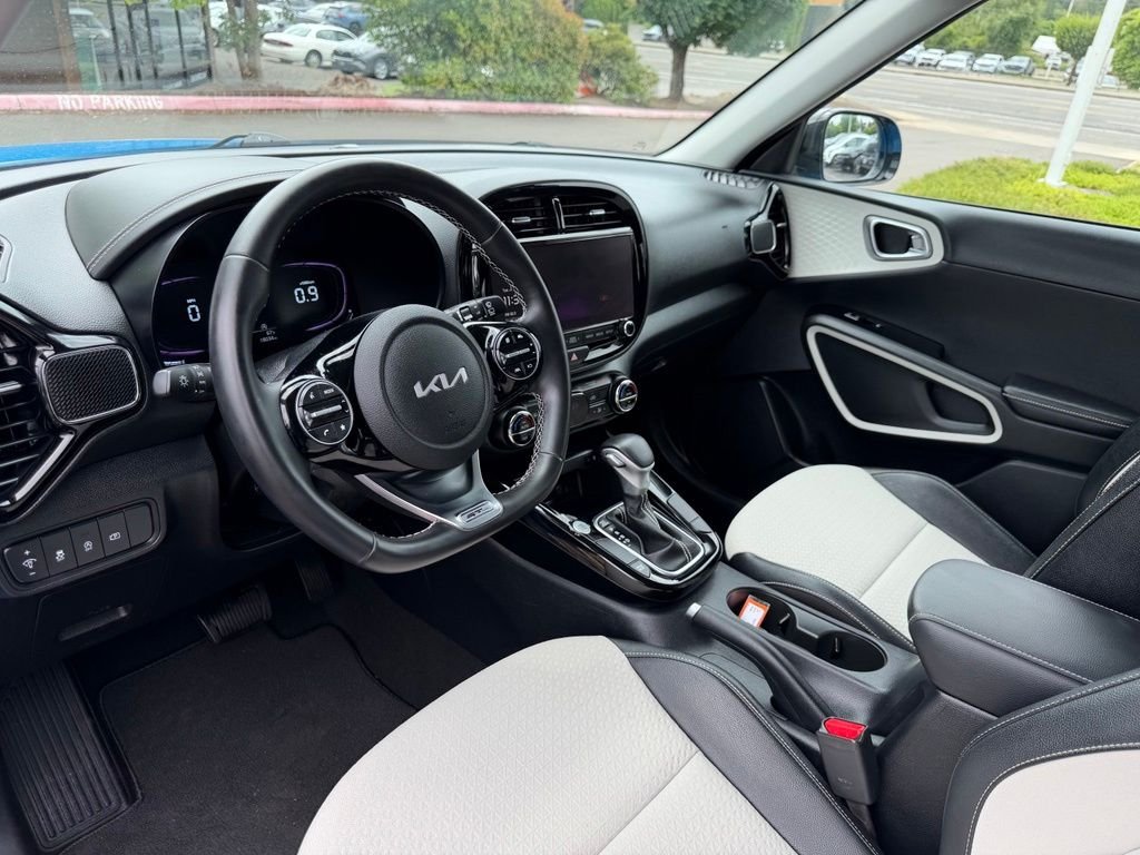 Used 2023 Surf Blue w/Black Roof Kia GT-Line image 16