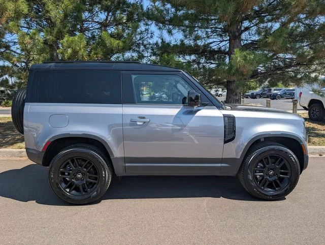 Used 2023  Land Rover S image 2