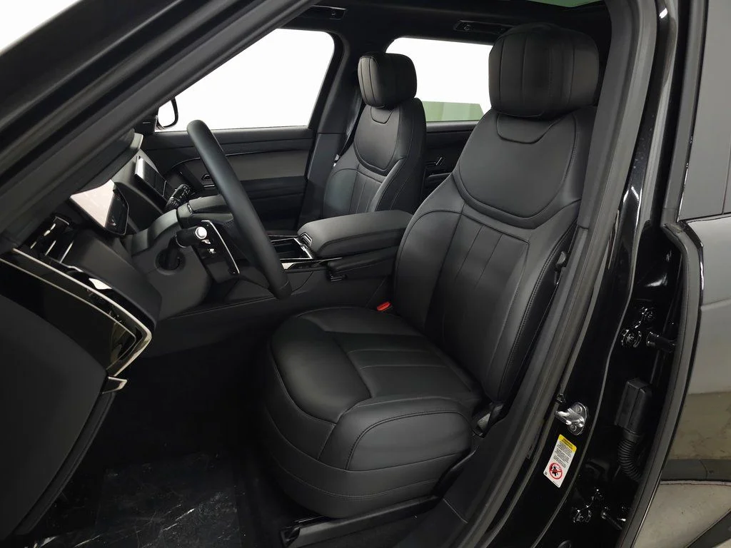 New 2026 Santorini Black Land Rover SE image 16