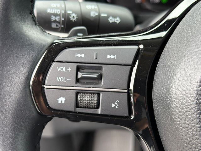 Used 2025 White Honda EX-L image 25