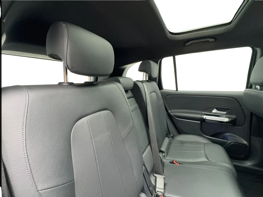 Used 2025 Black Mercedes-Benz GLB 250 image 25