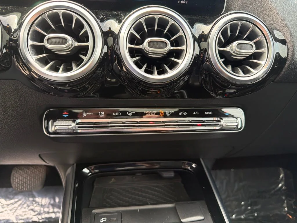 Used 2021 White Mercedes-Benz GLA 250 image 11