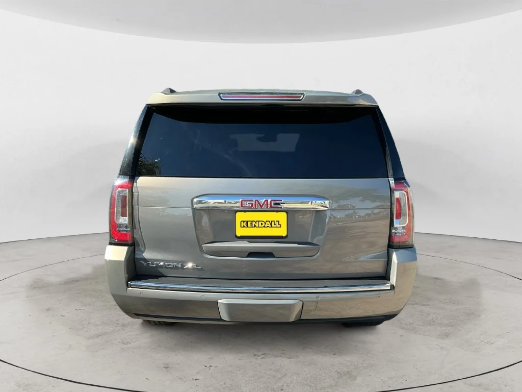 Used 2019 PEPPERDUST METALLIC GMC Denali image 10