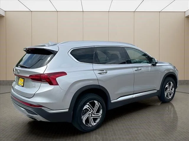 Used 2022 Silver Hyundai SEL image 3