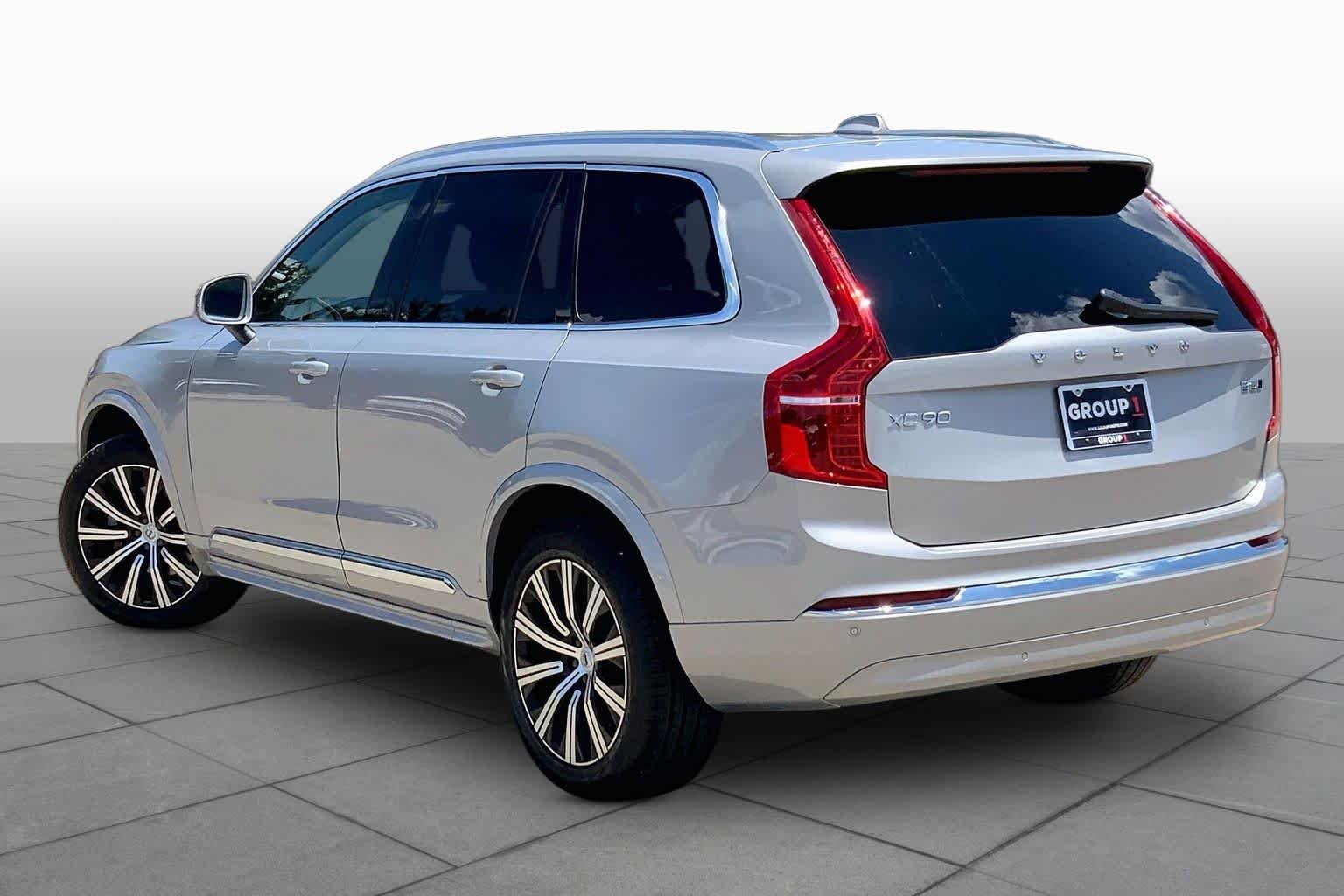 Used 2025 Silver Dawn Metallic Volvo Core image 12