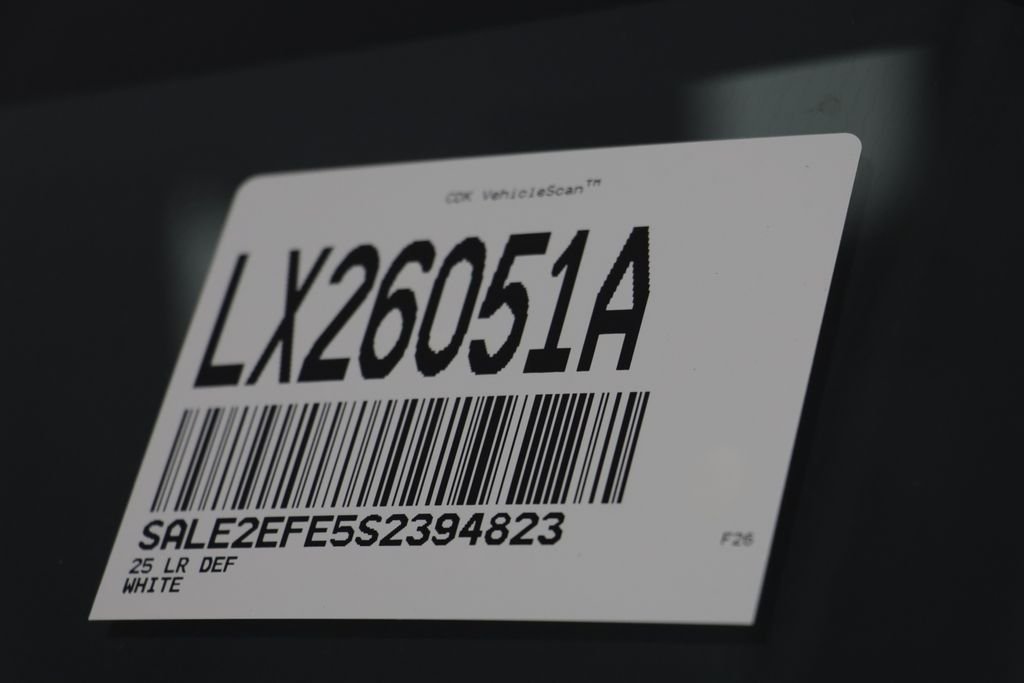 Certified Used 2025 White Land Rover X-Dynamic SE image 26