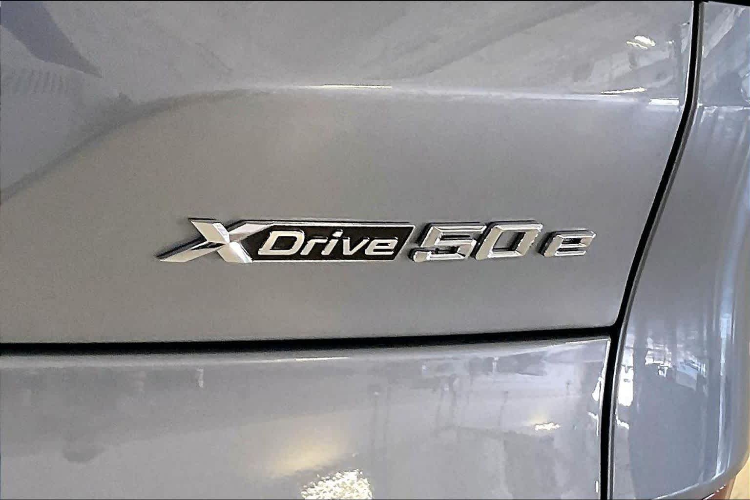 New 2026 Skyscraper Grey Metallic BMW xDrive50e image 15
