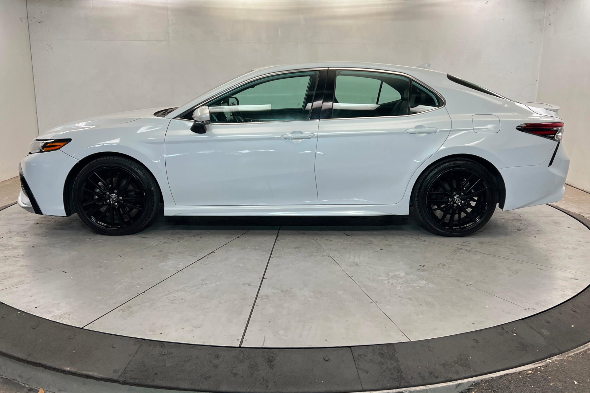 Used 2021  Toyota XSE image 2