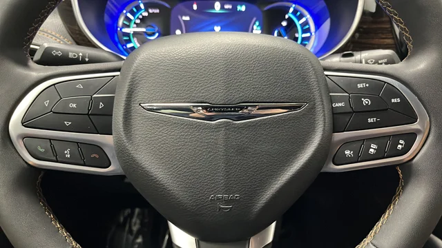 Used 2023 Brilliant Black Crystal Pearlcoat Chrysler Pinnacle image 16