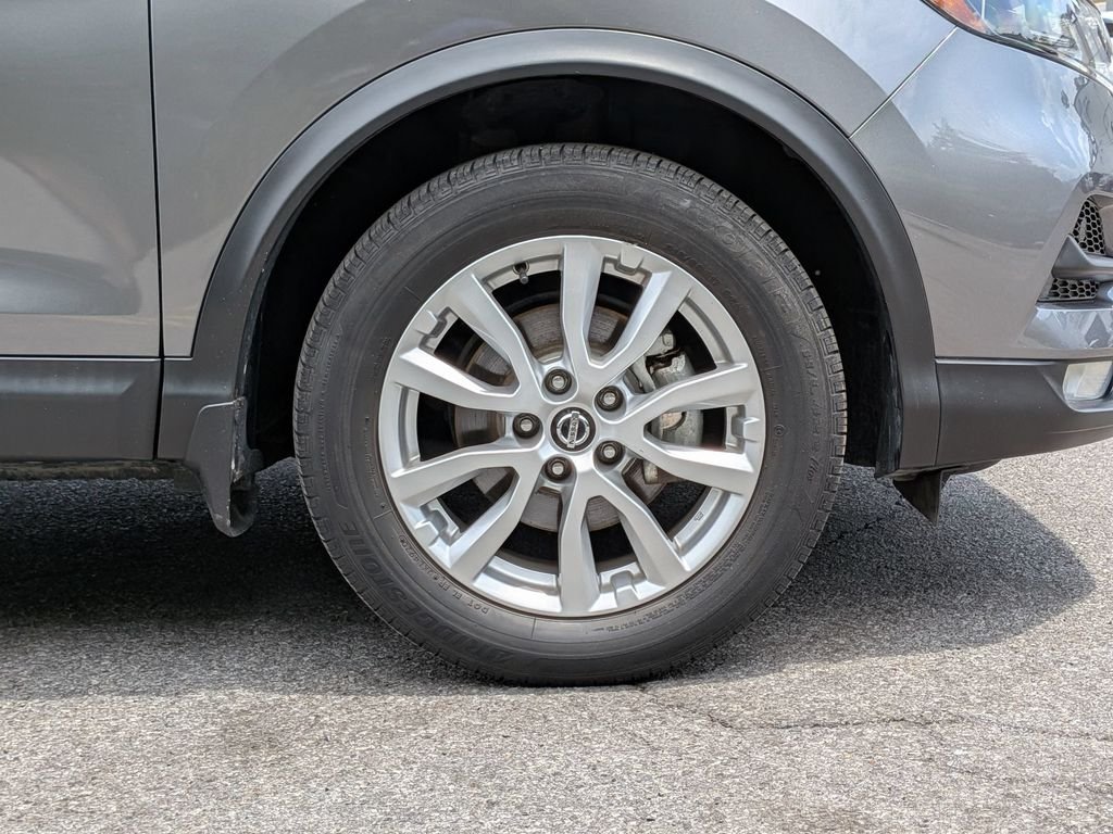Used 2021 Gray Nissan SV image 25