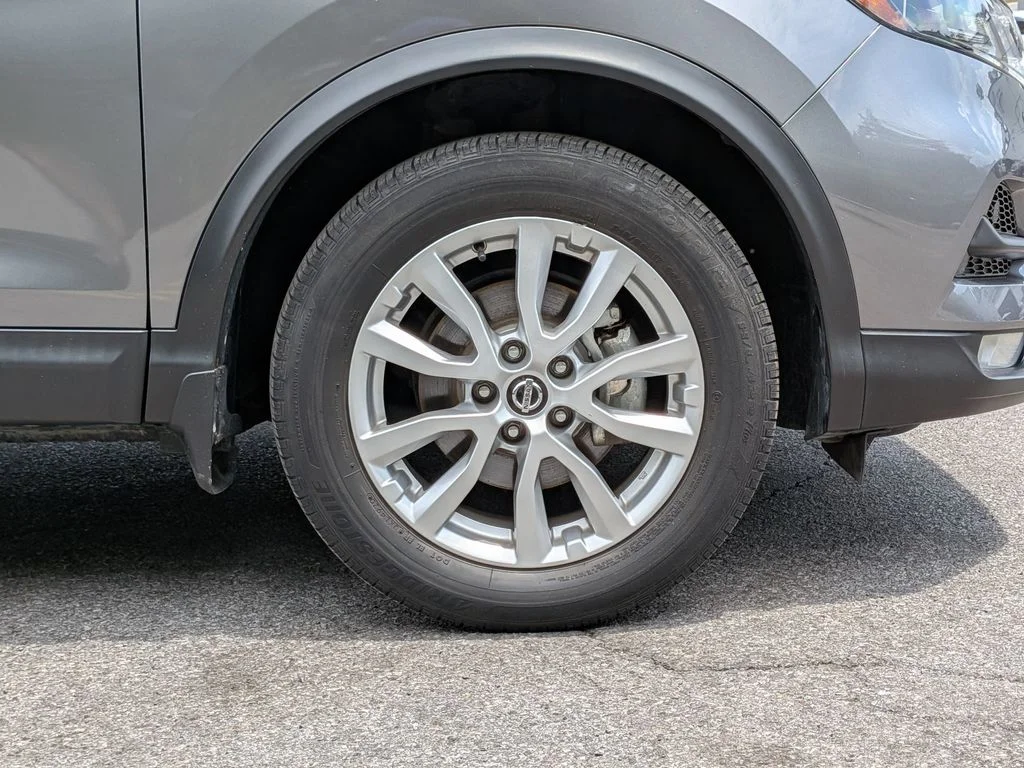 Used 2021 Gray Nissan SV image 25