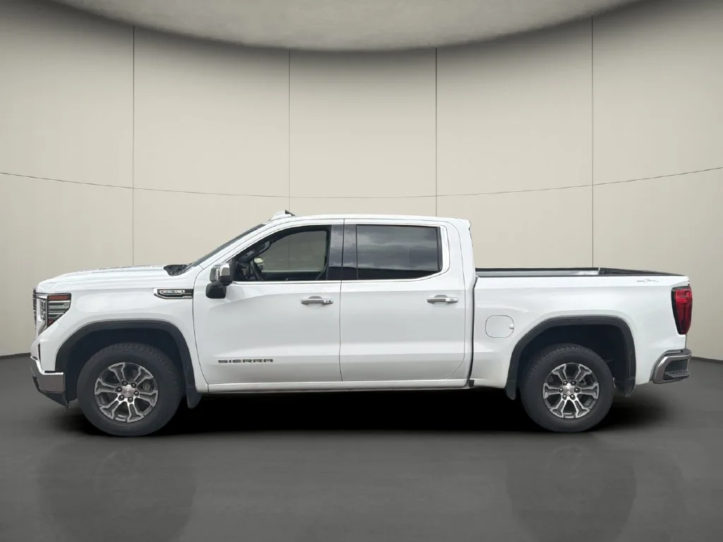 Used 2025 White GMC SLT image 4