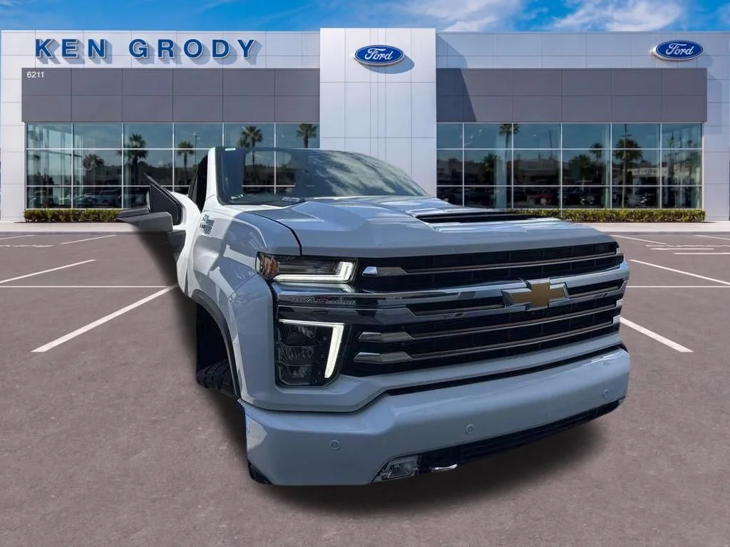 2022 Chevrolet Silverado HD High Country 4WD Crew Cab Standard Box's photo